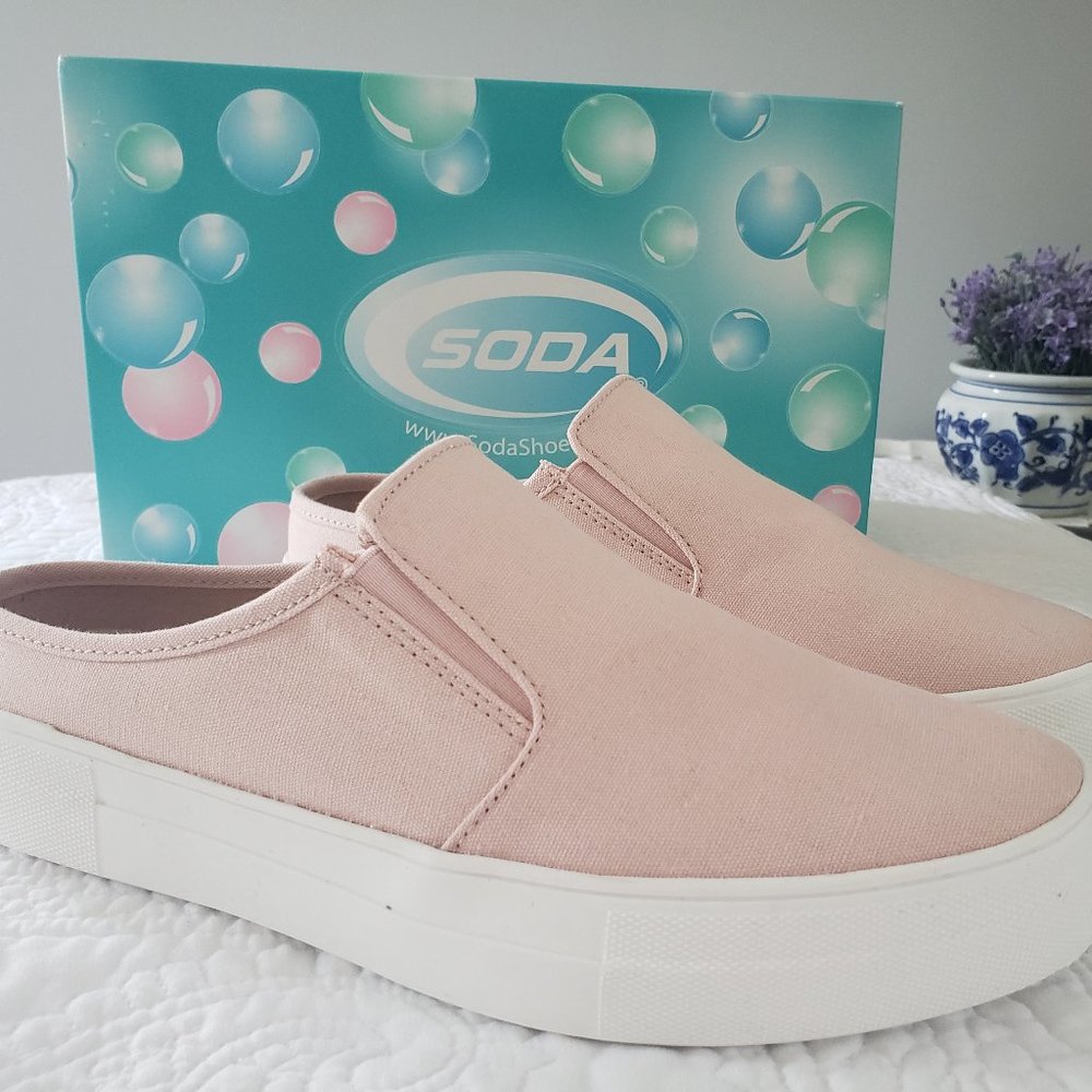 NEW IN BOX Soda Kaido Sneakers in Pink - Size 9